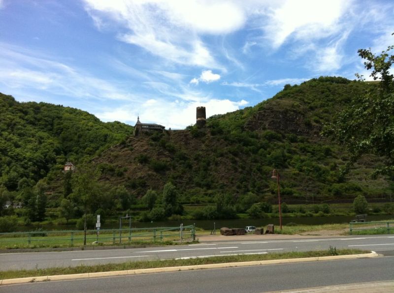 07 - Freitag: Die Burg gegenber Burgen an der Mosel :-)